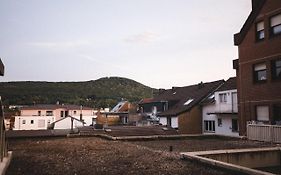 Design-Ferienwohnung in Bad Neuenahr: Platz für 4, Küche, WiFi, Netflix